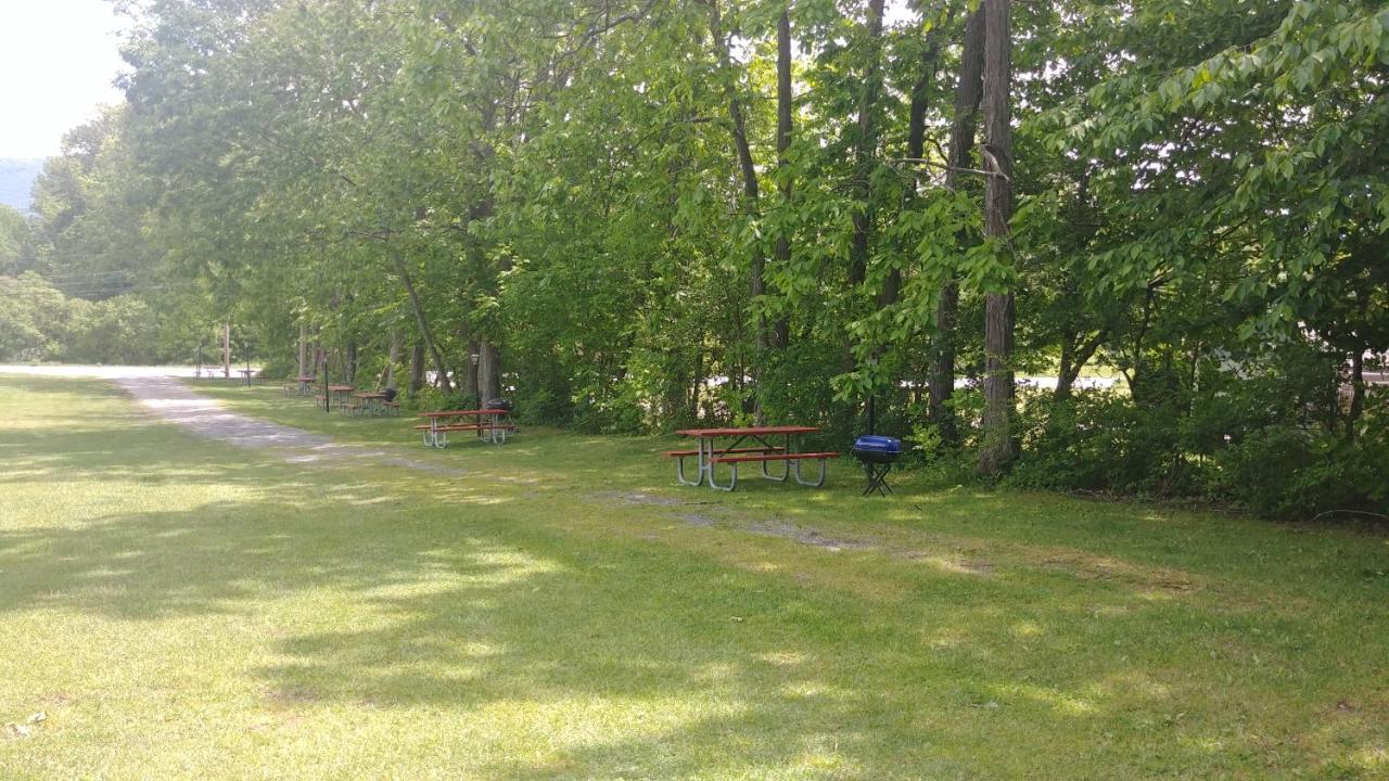 Serenity Motel Shaftsbury Buitenkant foto
