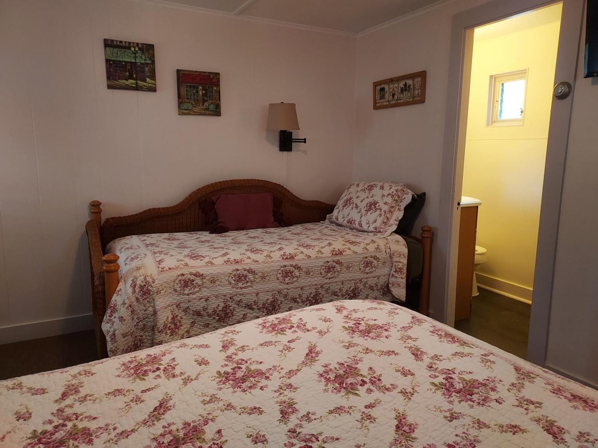 Serenity Motel Shaftsbury Buitenkant foto