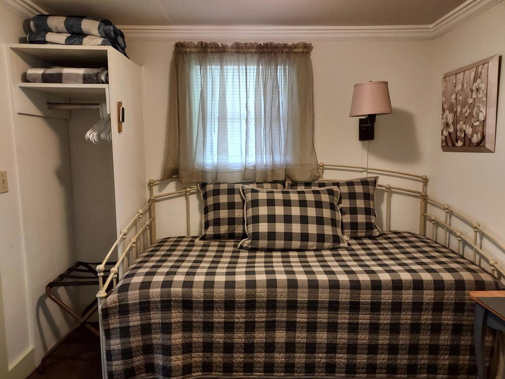 Serenity Motel Shaftsbury Buitenkant foto